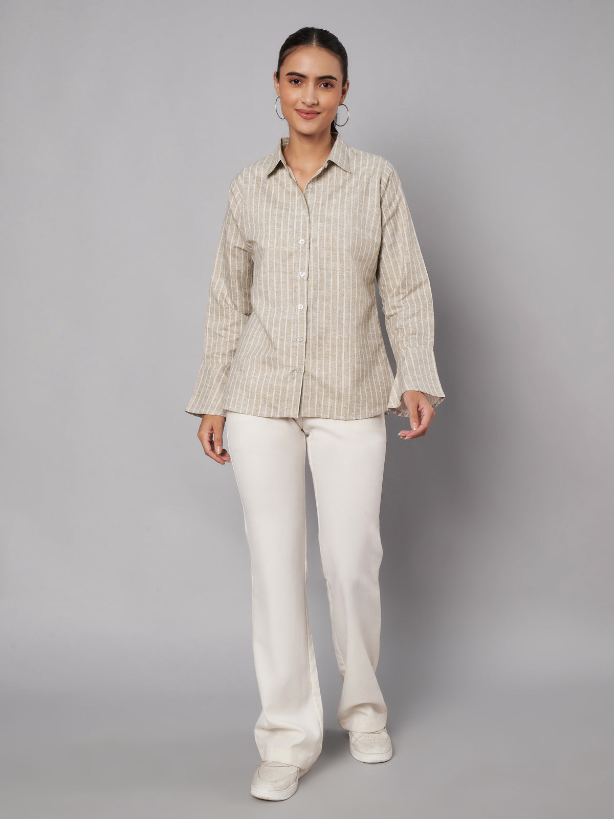 The Flare cuff Neutral shirt