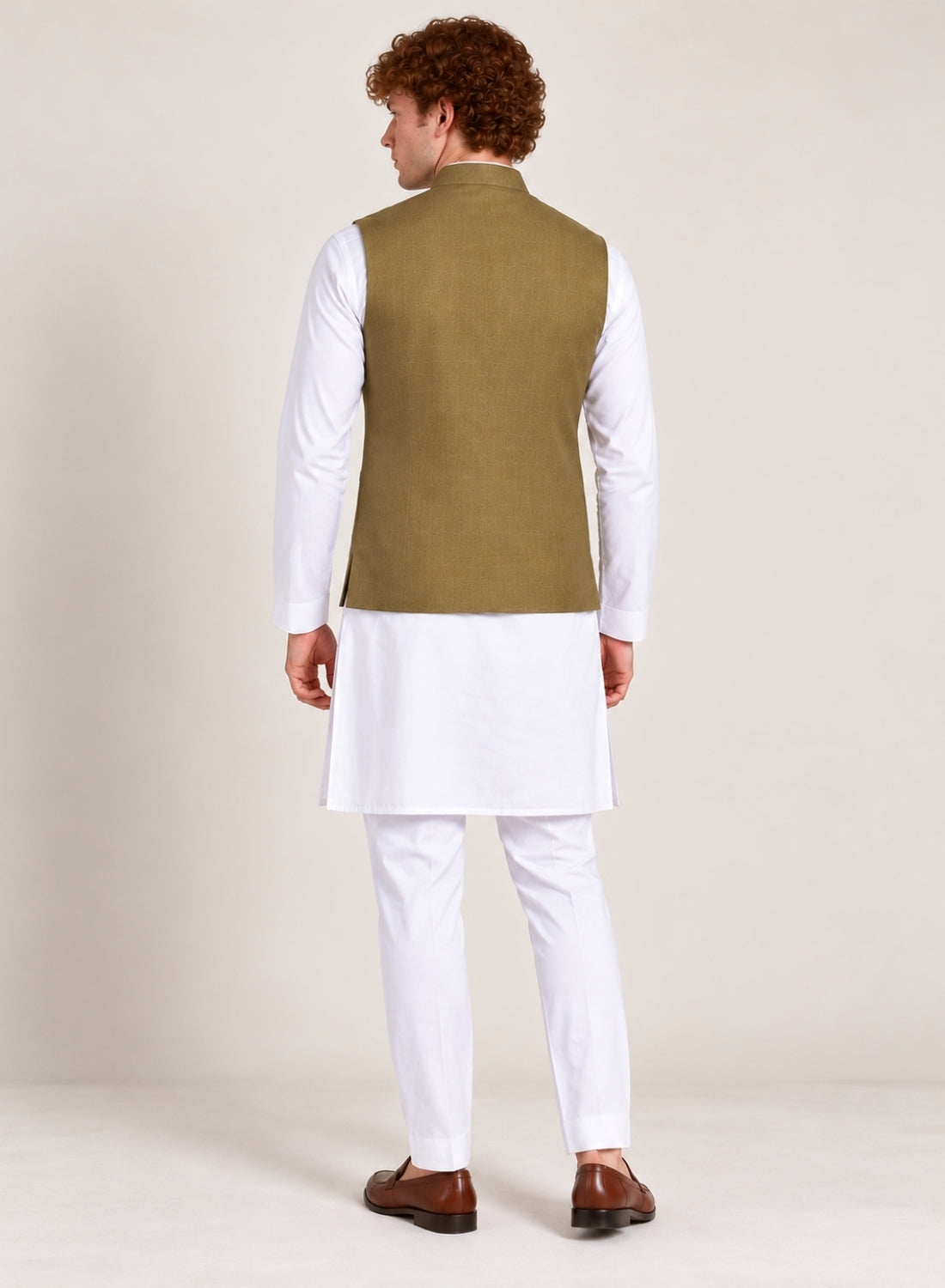 Men White Kurta Set With Green Jacket