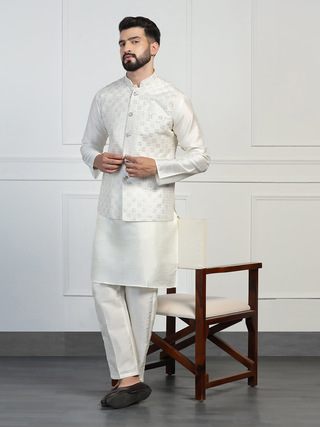 Men White Embroidered Jacket - Tahvo India