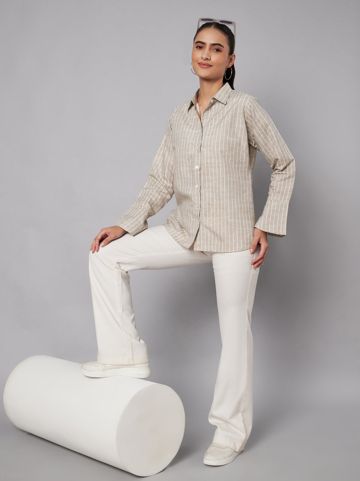 The Flare cuff Neutral shirt