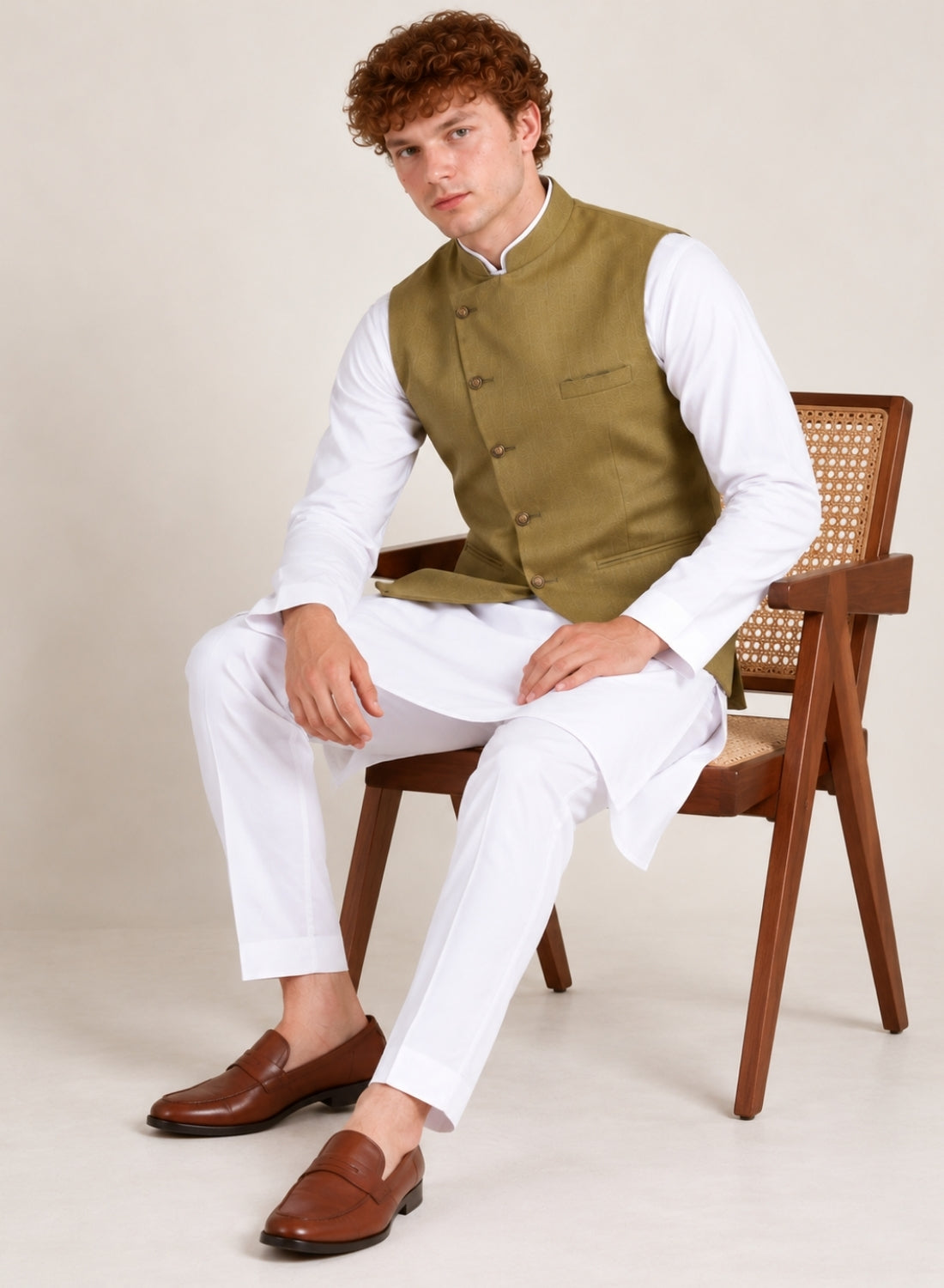 Men White Kurta Set With Green Jacket
