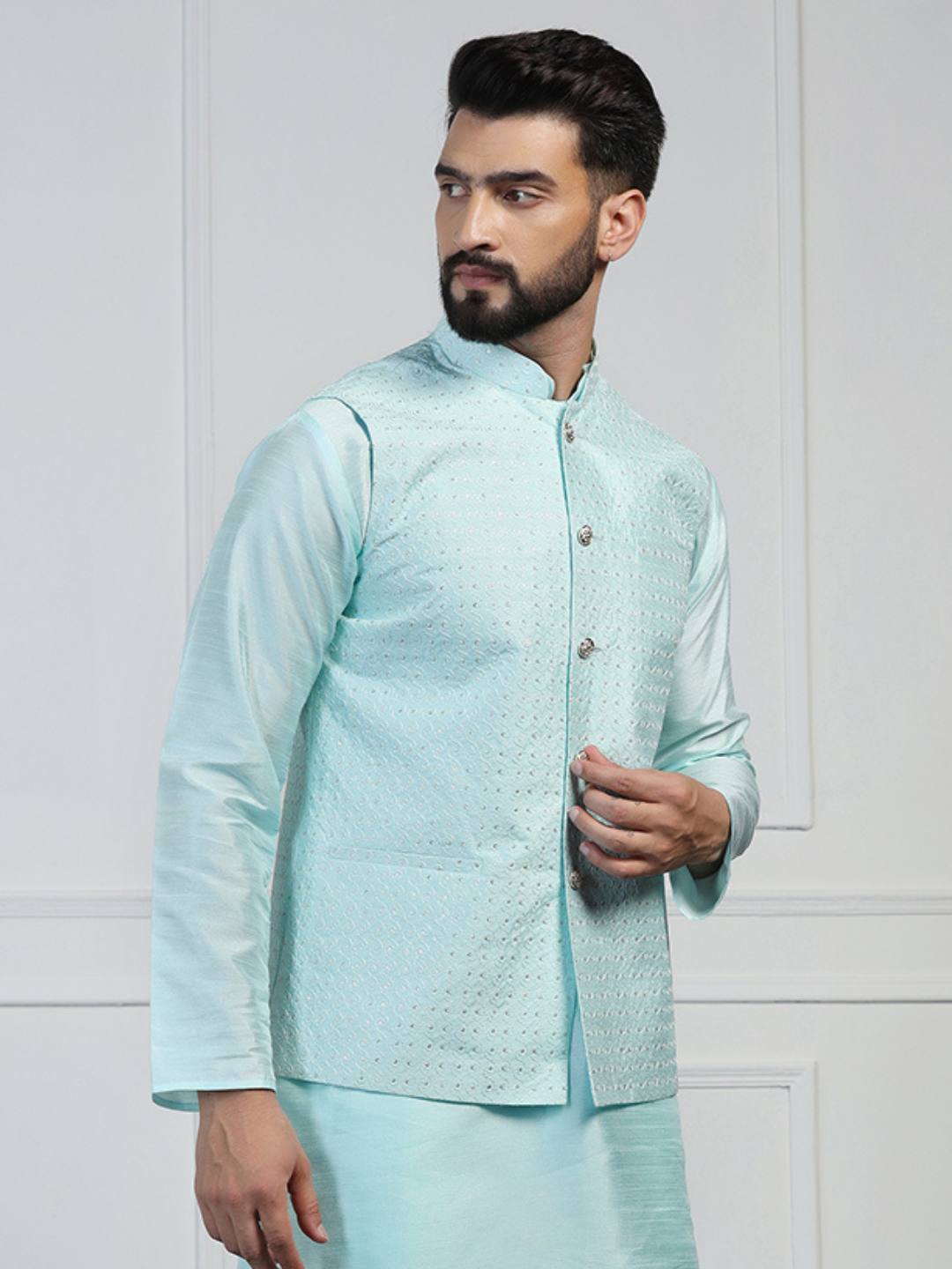 Men Blue Embroidered Jacket - Tahvo India