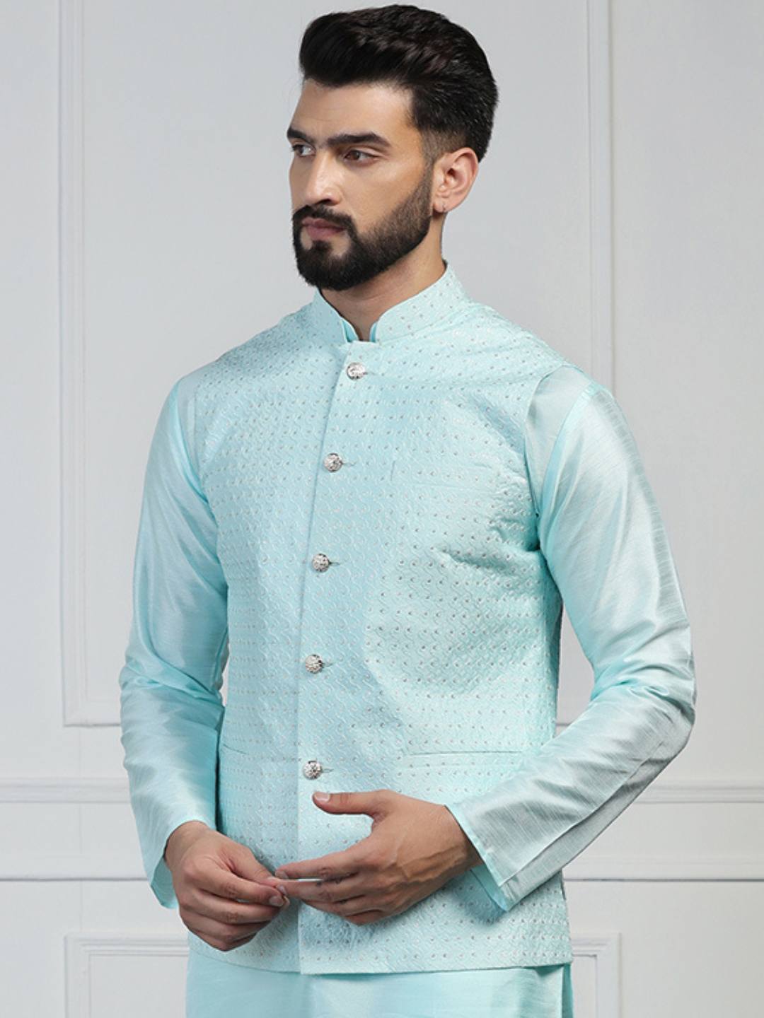 Men Blue Embroidered Jacket - Tahvo India