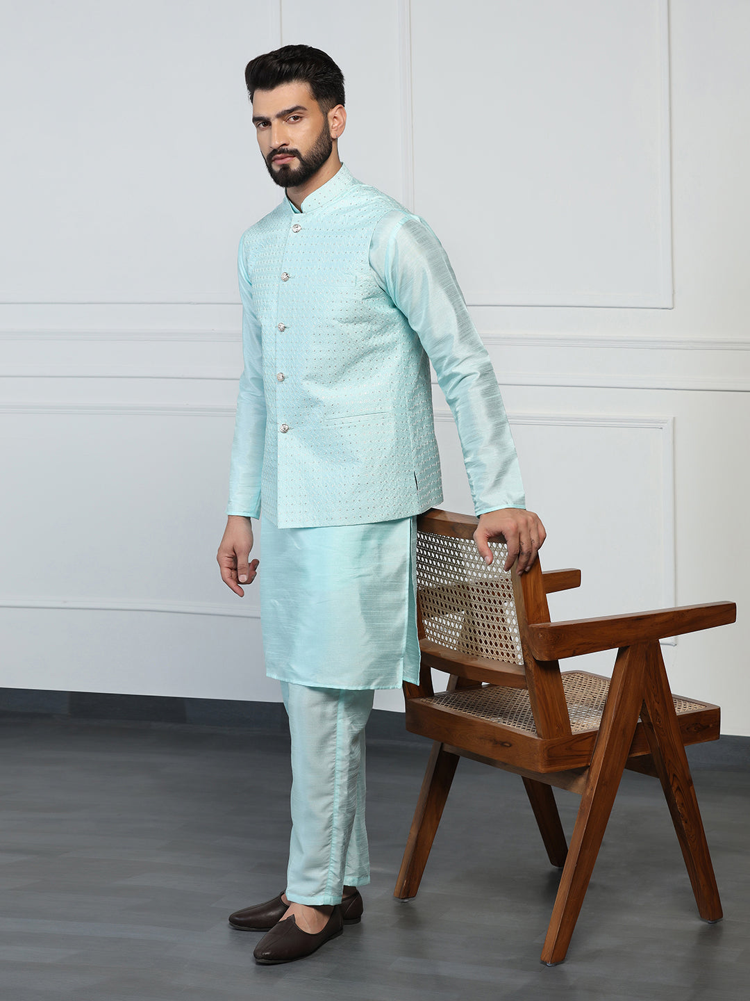 Men Blue Embroidered Jacket - Tahvo India
