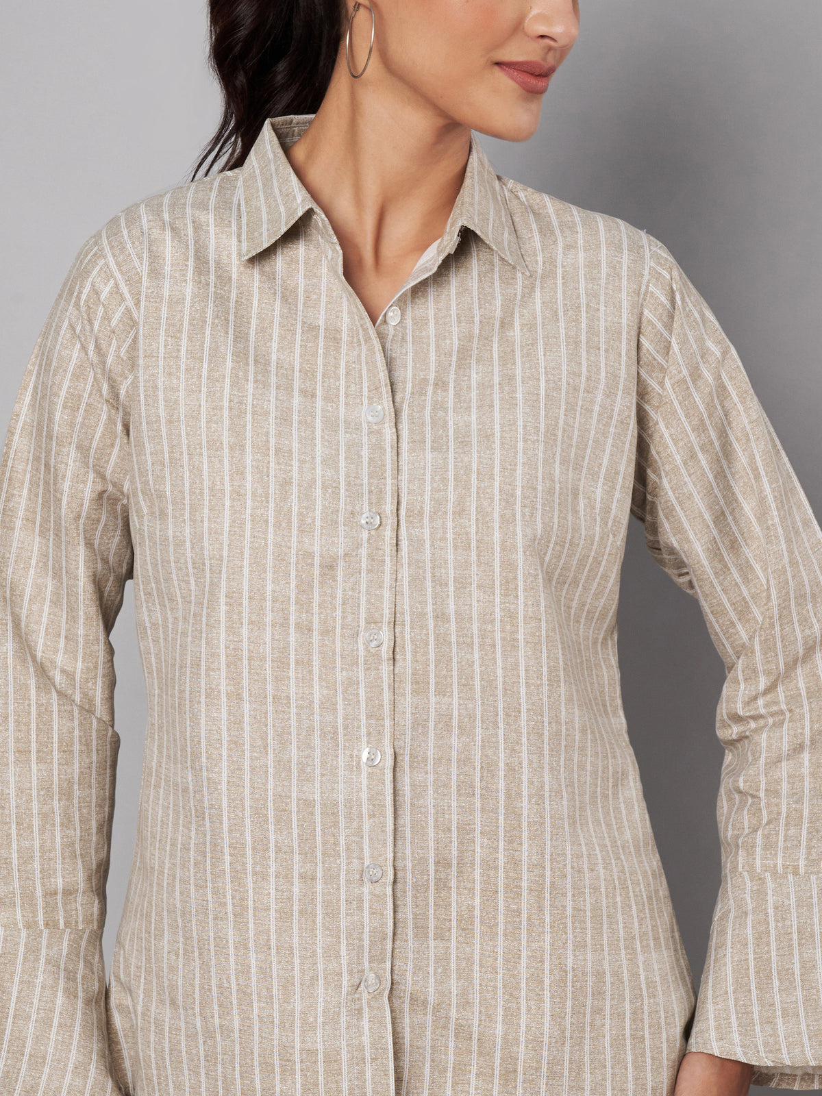 The Flare cuff Neutral shirt