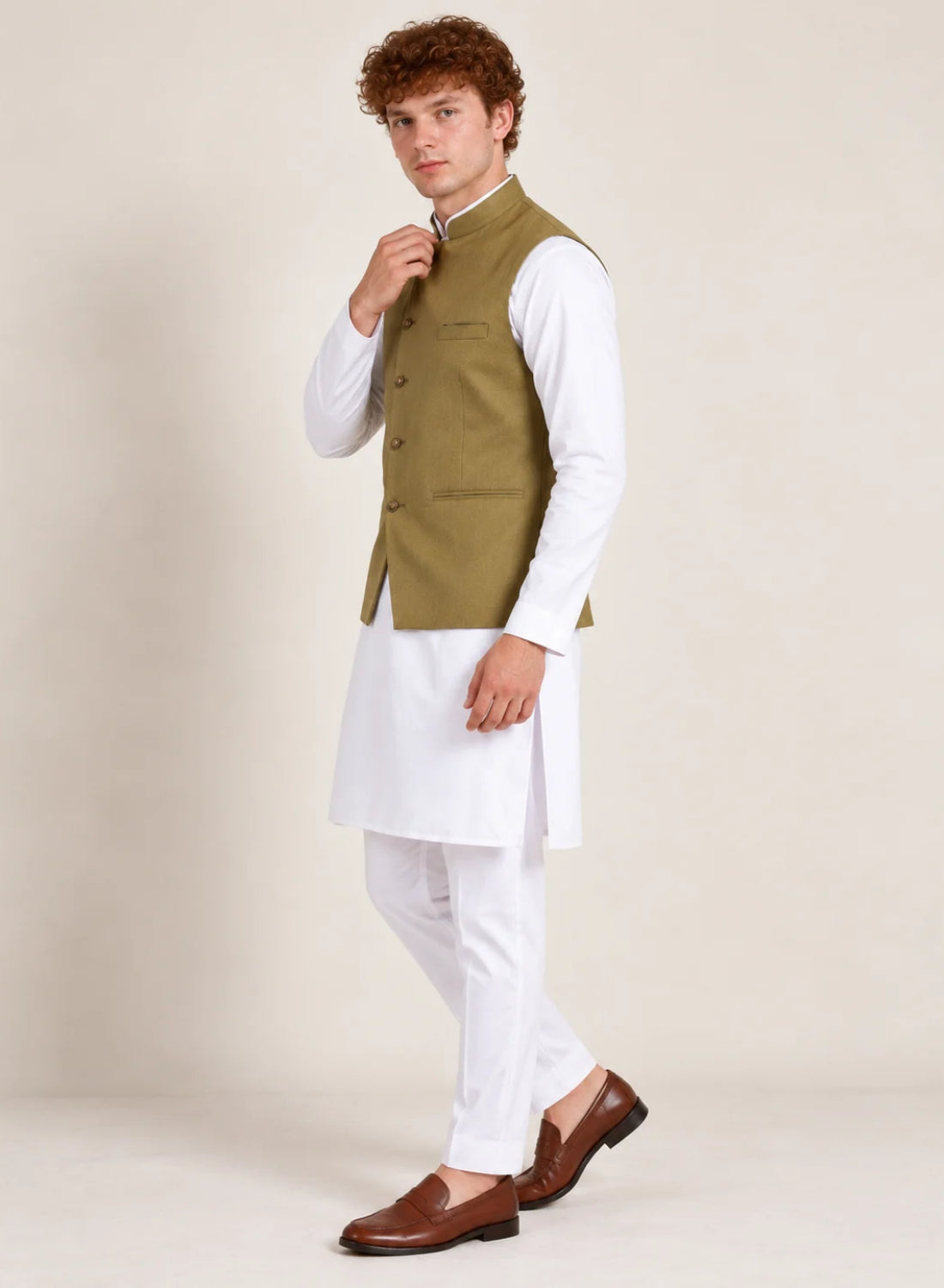 Men White Kurta Set With Green Jacket